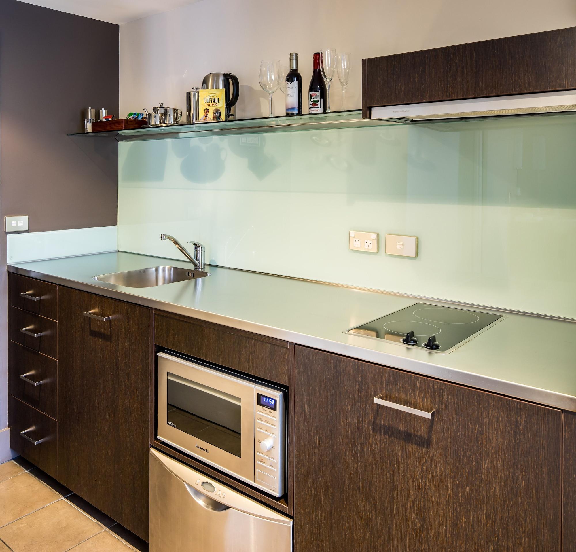 Bolton Hotel Веллингтон Экстерьер фото A modern kitchen