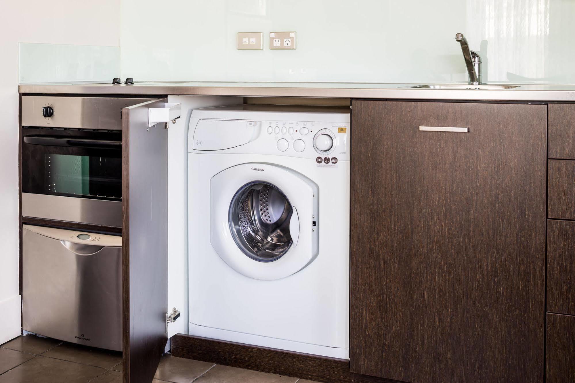 Bolton Hotel Веллингтон Экстерьер фото An integrated washing machine