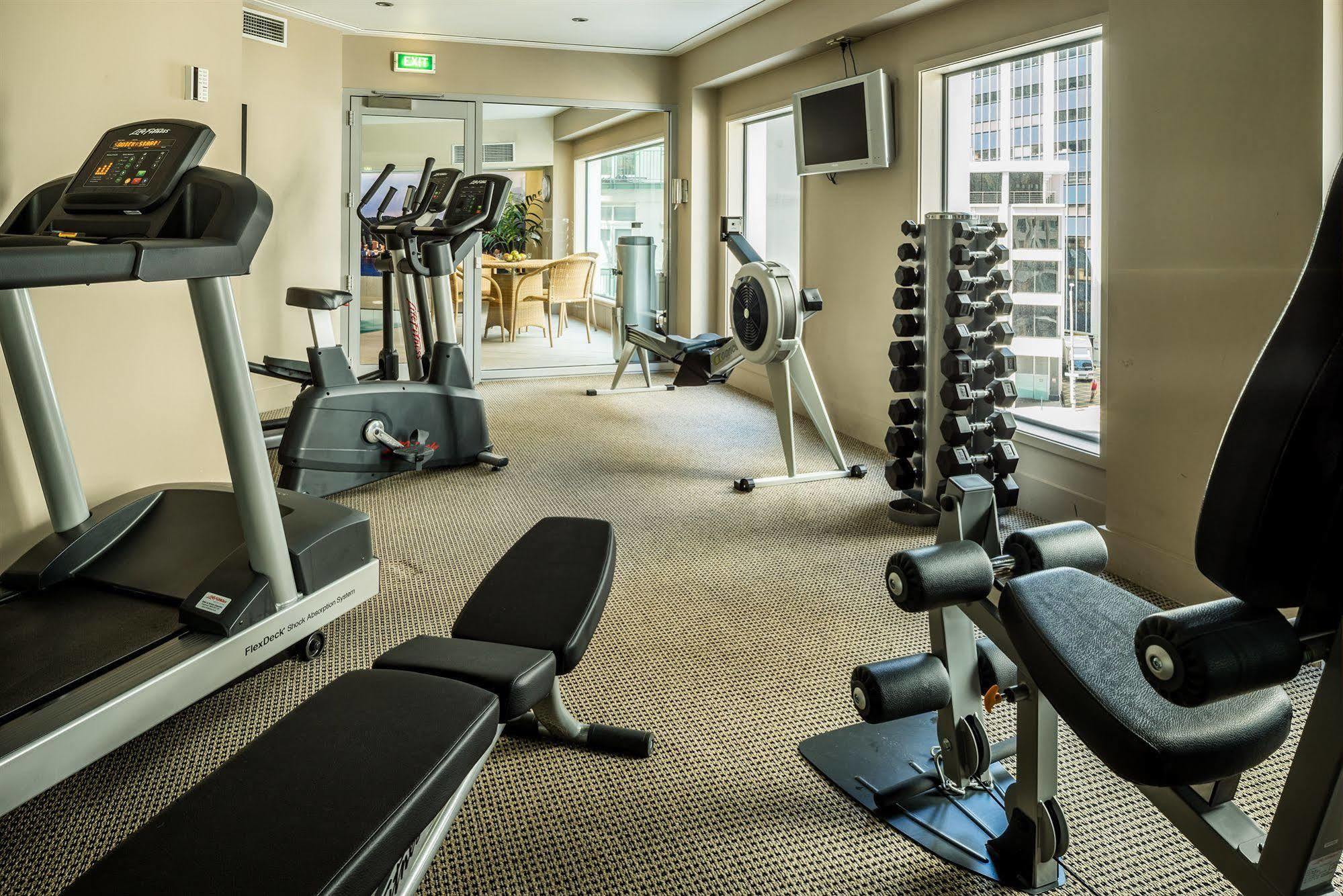 Bolton Hotel Веллингтон Экстерьер фото A gym at a hotel